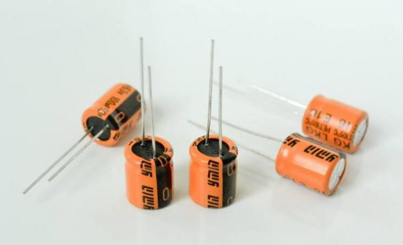 「NIPPON CHEMI-CON」電解電容極性接錯會爆炸，如何避免？